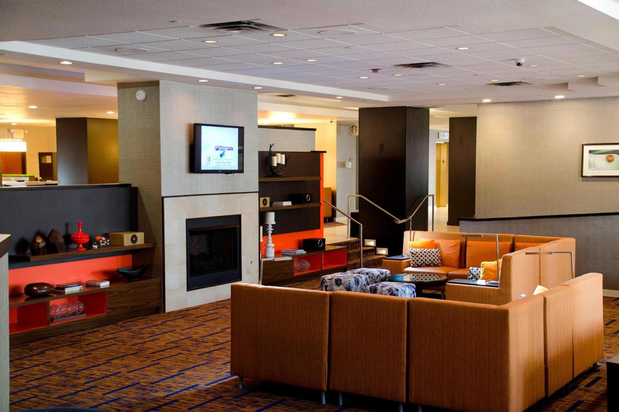 Courtyard Waterbury Downtown Hotel Exterior photo