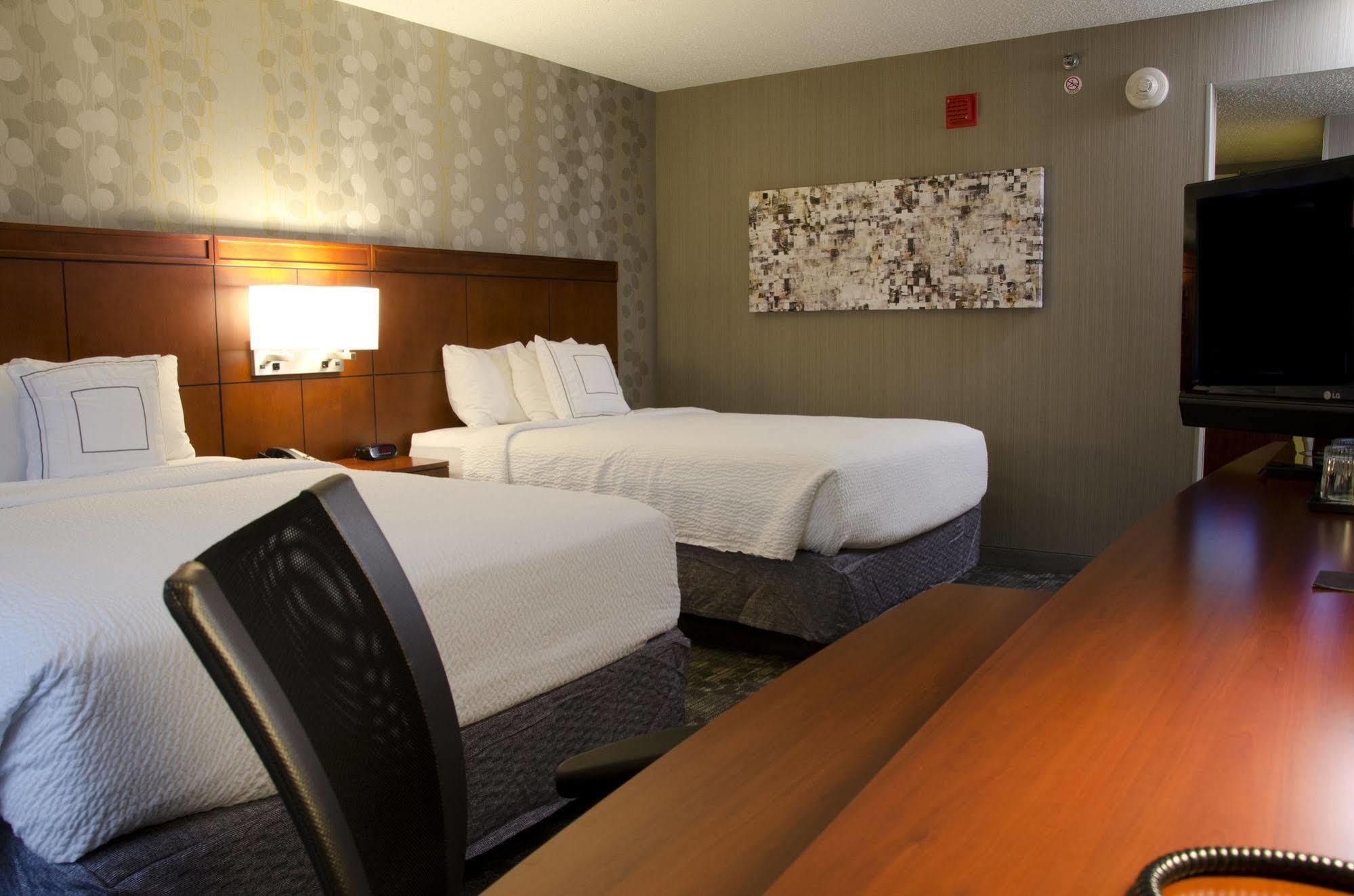 Courtyard Waterbury Downtown Hotel Exterior photo